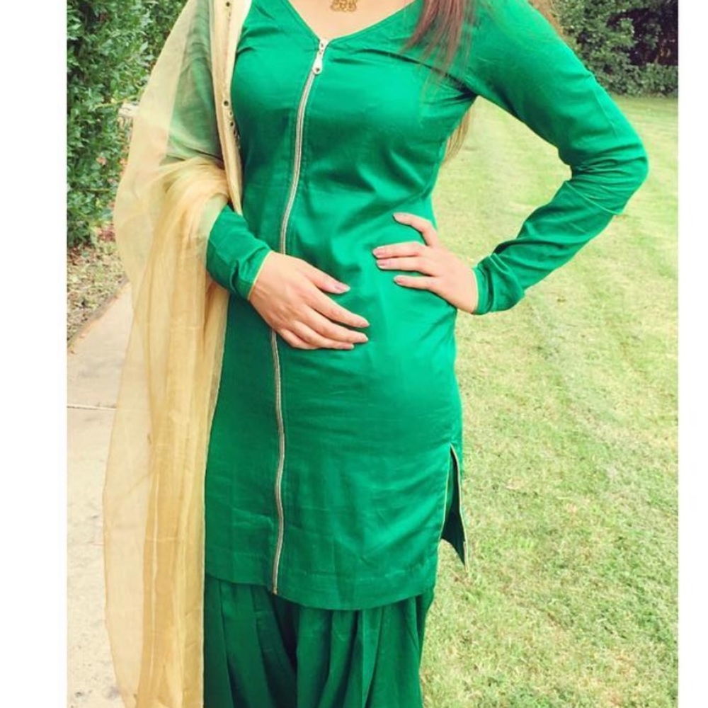 GREEEN ZIPPER SALWAR SUIT WITH GOLD DUPATTA